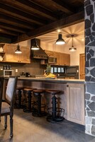 Exclusive House | Private kitchen | Full-size fridge, microwave, oven, dishwasher