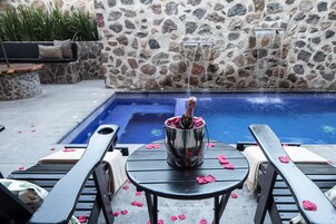 3 outdoor pools, a heated pool, sun loungers