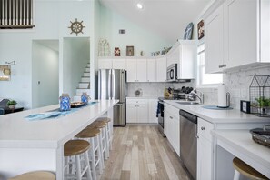 Fridge, microwave, oven, stovetop - Mins from Beach! 5BR Sleeps 15, Games, Kids Playground, Pet Friendly, Tiki Bar  (Bolivar Peninsula)