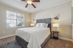 2 bedrooms, iron/ironing board, WiFi, bed sheets - Gorgeous 2 bed 2 Bath! (Atlanta)