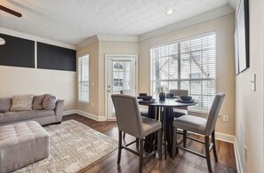 Dining - Gorgeous 2 bed 2 Bath! (Atlanta)
