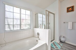 Hair dryer, towels, soap, shampoo - LV VILLA-1 (Las Vegas)