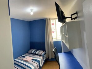 3 habitaciones, tabla de planchar con plancha, wifi y ropa de cama 