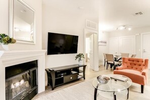 Living area - Recharge in the Spa at a Westwood Hideaway G06 (Los Angeles)