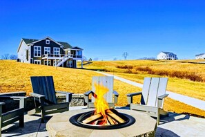 Property grounds - Lakefront Luxury - NEW 6BR, Lake Anna, Dock, Games (Mineral)