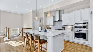 KylskÄp, mikrovÄgsugn, ugn och spishÀll