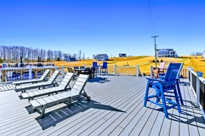 Outdoor dining - Lakefront Luxury - NEW 6BR, Lake Anna, Dock, Games (Mineral)