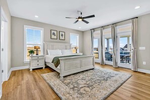 6 habitaciones, escritorio y tabla de planchar con plancha 