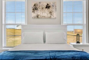 6 bedrooms, desk, iron/ironing board, travel crib - Lakefront Luxury - NEW 6BR, Lake Anna, Dock, Games (Mineral)
