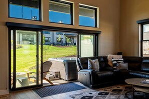 Smart-TV, Kamin, DVD-Player, Videothek