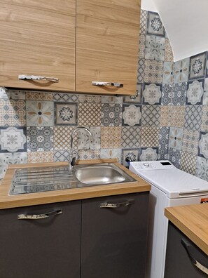 Frigorifero, forno, piano cottura, macchina per tè/caffè