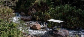 8th Wonder of the World: Riverfront Luxury with Jacuzzi & natural Pool
