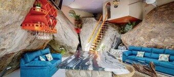 Artsy Riverfront Jungle Retreat: River Pool & Hot Tub in living room