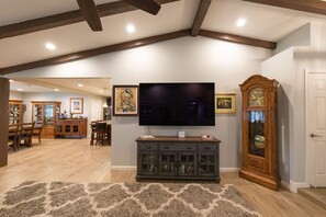 Interior - The Rexford-4 bdrm, Pool, Pickleball Court, Basketball (Mesa)