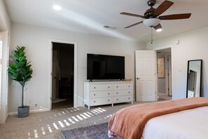 Room - The Rexford-4 bdrm, Pool, Pickleball Court, Basketball (Mesa)