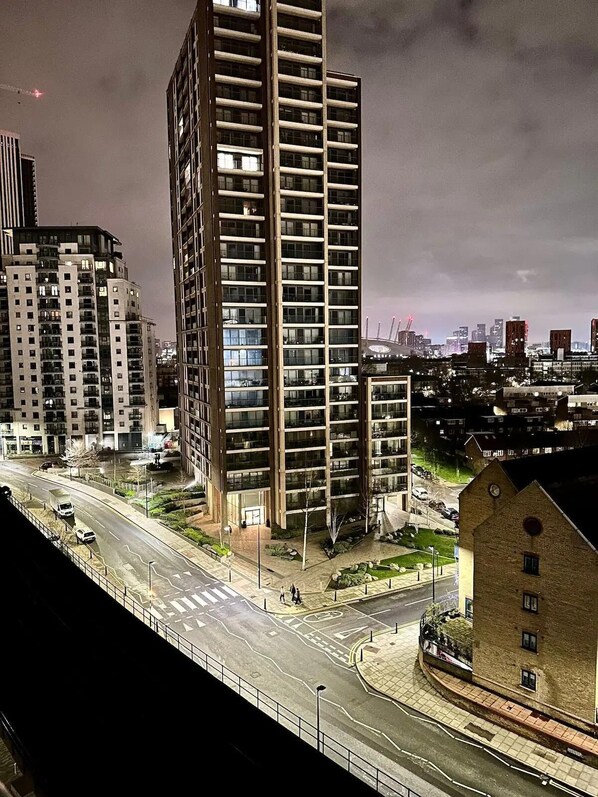 Exterior - Cosy, Comfy 2 Bed Apartment Canary Wharf (London)