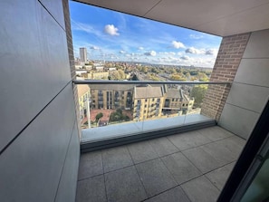 Property grounds - Cosy, Comfy 2 Bed Apartment Canary Wharf (London)