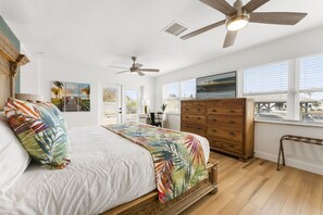 3 Schlafzimmer, Schreibtisch, Bügeleisen/Bügelbrett, Reisekinderbett