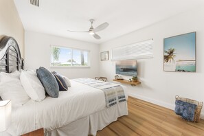 3 bedrooms, desk, iron/ironing board, travel crib