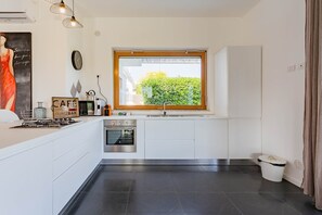Fridge, microwave, oven, dishwasher