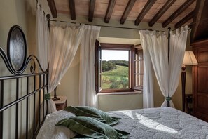 7 bedrooms, iron/ironing board, travel cot, free WiFi