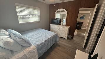 1 bedroom, in-room safe, iron/ironing board, WiFi