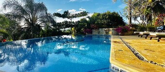 Costa Rica's Countryside Oasis: Serene Green Haven. Breakfast included