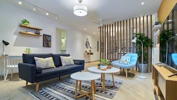Deluxe Apartment | Living area