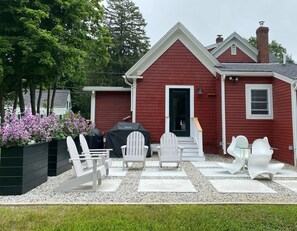 Terrace/patio - Pieces Homes Kennebunk - a design gem in a classic New England beach town

 (Kennebunk)