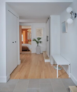 4 bedrooms, iron/ironing board, free WiFi, bed sheets - Pieces Homes Kennebunk - a design gem in a classic New England beach town

 (Kennebunk)