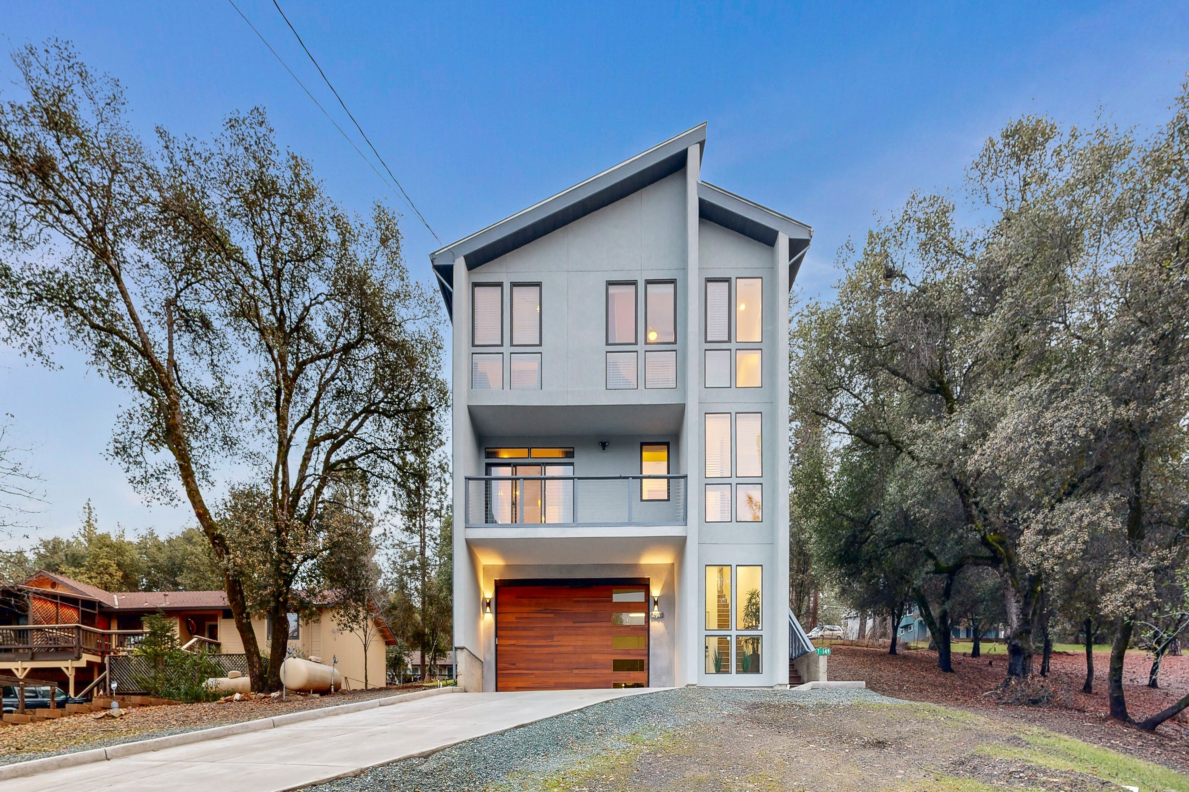Modern landing pad near Yosemite with balconies, wildlife views, community perks