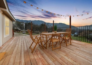 Outdoor dining - 4 Mil to Sequoia NTL Park: Private River Access (Three Rivers)