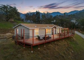 Exterior - 4 Mil to Sequoia NTL Park: Private River Access (Three Rivers)