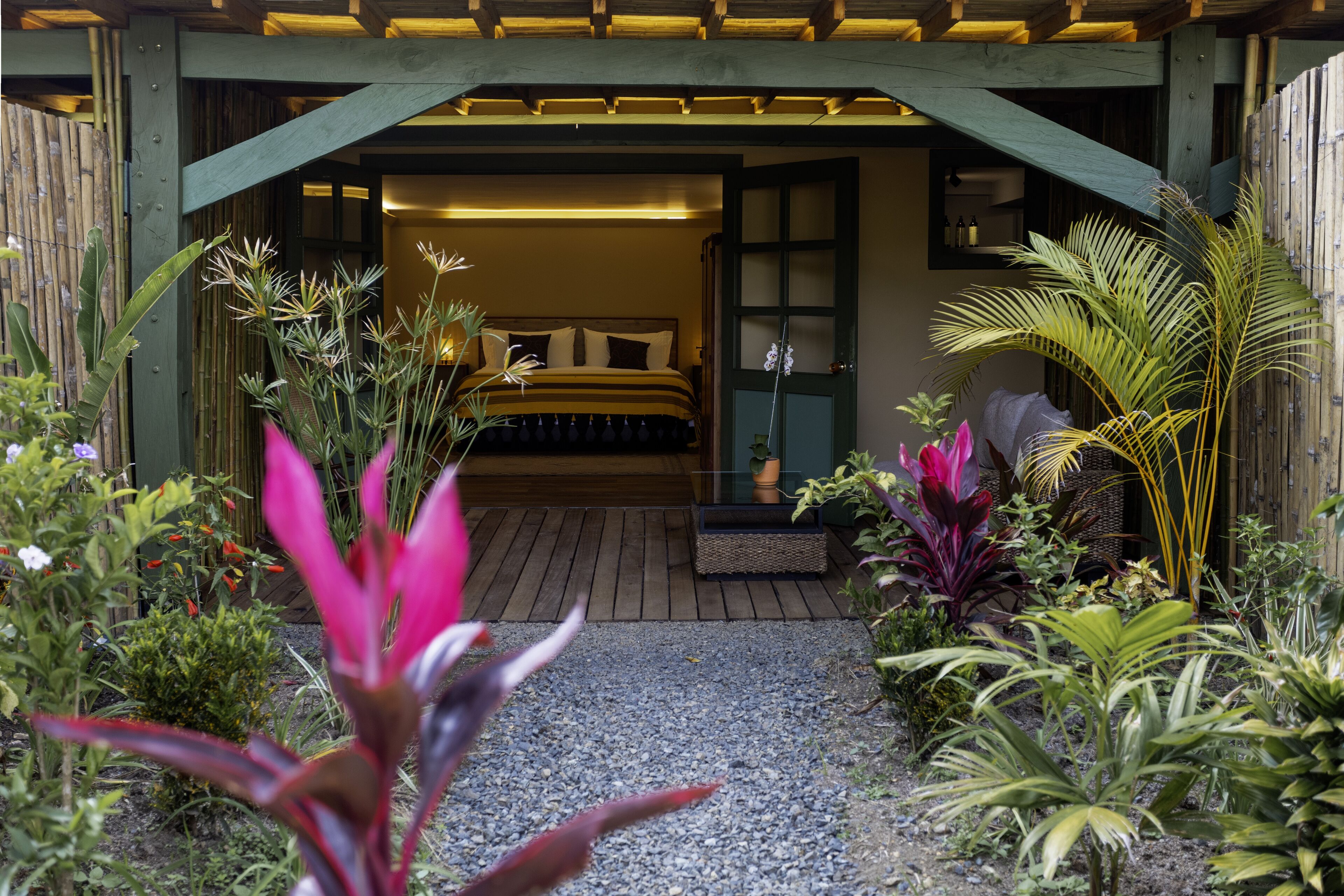 Premium Suite | In-room safe, individually decorated, individually furnished, free WiFi