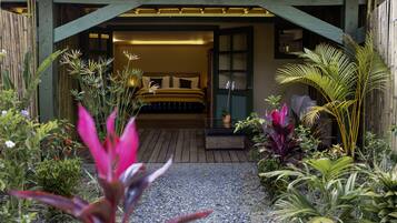 Premium Suite | 1 bedroom, in-room safe, individually decorated, individually furnished