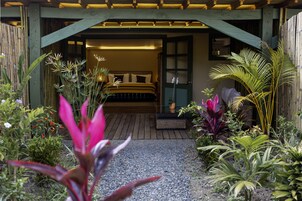 Premium Suite | In-room safe, individually decorated, individually furnished, free WiFi