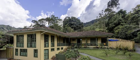 Fachada de la propiedad