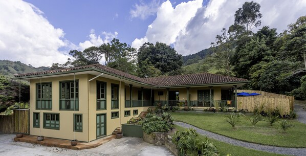 Front of property - Sazagua Reserva Natural Cocora   (Salento)