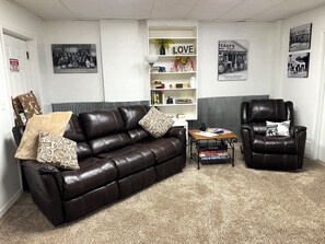 تلفزيون ذكي، ألعاب فيديو، كُتُب