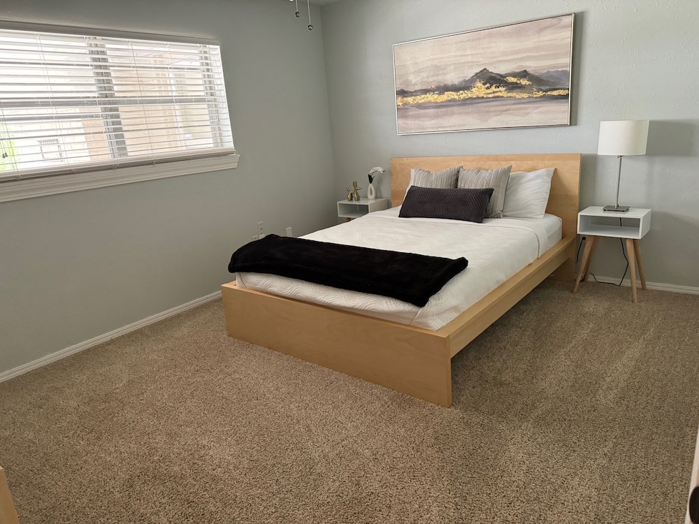 Edmond 4 bedroom, 2.5 bathroom open and peaceful ranch house. Edmond