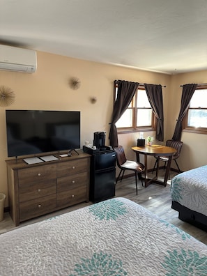 2 Queen Main Building (Ground Floor) | 1 dormitorio, decoración individual, mobiliario individual