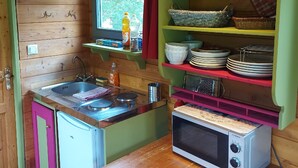 Coffee/tea maker, microwave, toaster