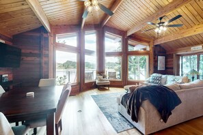 TV - waterfront cabin on two acres with private beach, hot tub, kayaks & deck (Shelton)