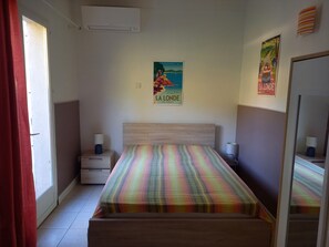 3 bedrooms, iron/ironing board, WiFi, bed sheets - Villa Avec Piscine, Proche de la mer Dans Jardin Clos Fleuri, Animaux Acceptés (La Londe Les Maures)