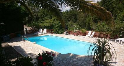 Villa Avec Piscine, Proche de la mer Dans Jardin Clos Fleuri, Animaux Acceptés