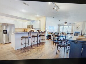 Dining - Gorgeous Getaway-3 bed 2 bath condo with a view!  (Osage Beach)