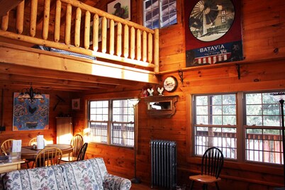 Cozy Amish built cabin in the heart of the Kickapoo Valley Reserve State Park.