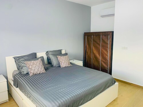 Vacances en Famille-piscine-salle de Sport-sécurisé- Avec Livraison de Repas