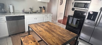 Cozy Condo in Downtown Roanoke VA 
