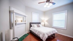 Room - Cozy Condo in Downtown Roanoke VA 
 (Roanoke)